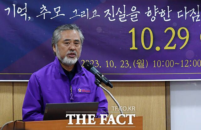 유가족 측은 5일 성명을 내고 "면죄부를 주려고 하는 것이 아닌지 우려스럽다"고 말했다. 사진은 지난해 10월 23일 오전 서울 종로구 변호사회관에서 열린 '10.29 이태원 참사 진상규명과제 보고회'에서 이정민 이태원참사 유가족협의회 운영위원장이 인사말을 하고 있다. /서예원 기자