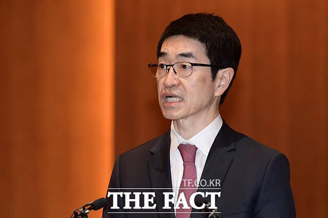 윤석민 태영그룹 회장이 9일 오전 서울 영등포구 태영건설 사옥에서 열린 '태영그룹 워크아웃' 관련 기자회견에서 발표하고 있다. /서예원 기자