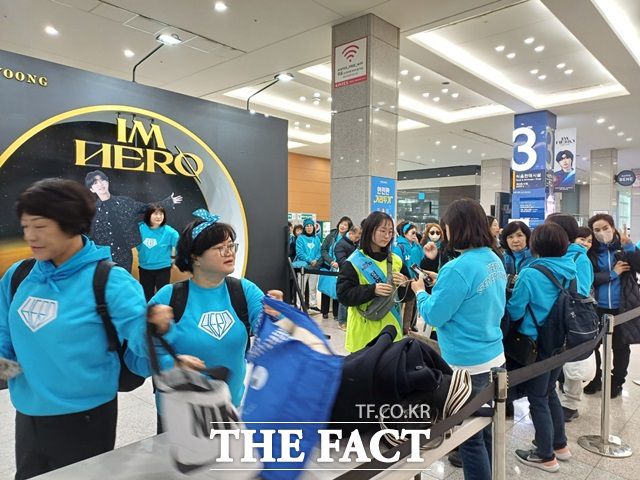 영웅시대를 닮은 스페이스맨에게 엽서 보내기와 지역별로 다른 기념 스탬프 찍기, 페이스 페인팅, 포토존, 등신대, 누구나 쉬어갈 수 있는 휴식 공간도 모두 실내에 배치했다. /강일홍 기자