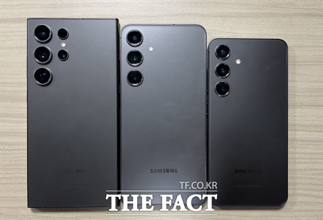 서울시 중구에 위치한 삼성전자 기자실에 '갤럭시 S24' 시리즈가 전시돼 있다. 사진 속 제품은 왼쪽부터 갤럭시 S24 울트라, 갤럭시 S24 플러스, 갤럭시 S24 모델. /최문정 기자