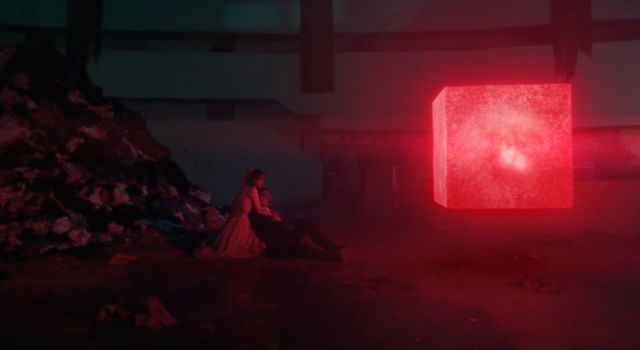 추격하는 네모는 일상에 만연한 각종 차별과 억압을 표현한 것이다. /유튜브 캡처