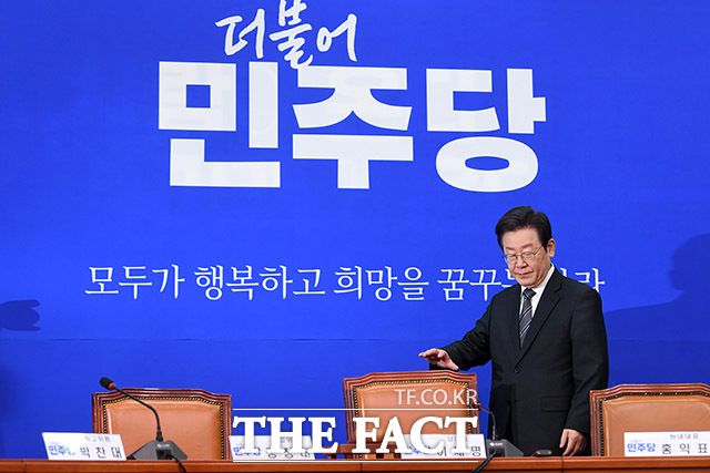 민주당 내에서는 병립형으로 돌아가되, 비례성을 강화시킬 수 있는 이중등록제도를 논의하고 있는 것으로 알려졌다. 사진은 이재명 더불어민주당 대표./남용희 기자