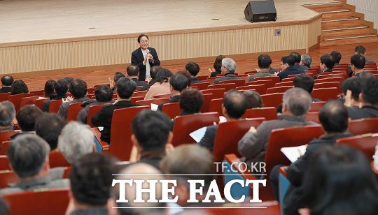 서거석 전북교육감이 30일 ‘2024학년도 학력신장 지원을 위한 중등교장 설명회’에서 “초등학생부터 고등학생까지 정확한 진단 및 분석을 통해 학생 맞춤형 학습 지원이 이루어질 수 있도록 함께 노력해 줄 것”을 당부하고 있다./전북교육청