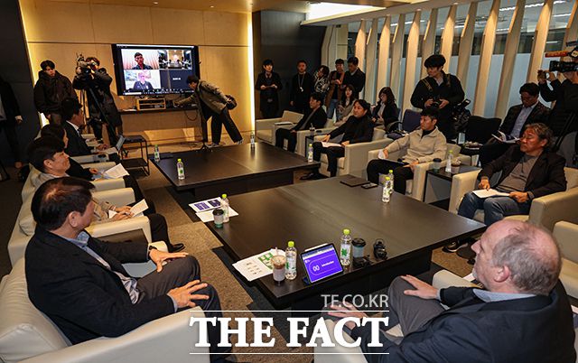 마이클 뮐러 위원장이 이끌던 전력강화위원회는 해산되고 정해성 신임 위원장 체제의 새 위원회가 대표팀의 새로운 선임 작업을 이끌게 된다. 사진은 위르겐 클린스만 축구 대표팀 감독이 15일 오전 화상으로 참석한 대한축구협회 '제1차 전력강화위원회' 장명./축구회관=박헌우 기자