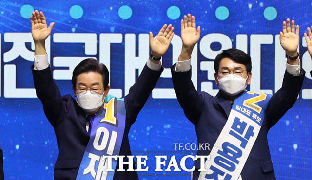'비명계' 박용진 민주당 의원이 현역 평가 하위 10%에 포함돼 크게 반발했다. 이후 이재명 대표의 전당대회 당시 '박용진 공천 걱정 않는 당을 만들겠다'고 한 발언이 재조명됐다. /이새롬 기자