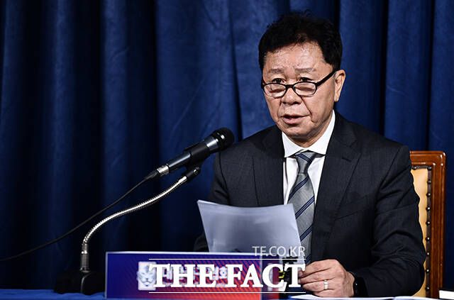 정해성 대한축구협회 신임 전력강화위원장이 21일 오후 서울 종로구 대한축구협회 축구회관에서 열린 '1차 전력강화위원회 회의'를 마치고 취임 소감과 대표팀 운영 계획에 대해 브리핑을 하고 있다. /박헌우 기자