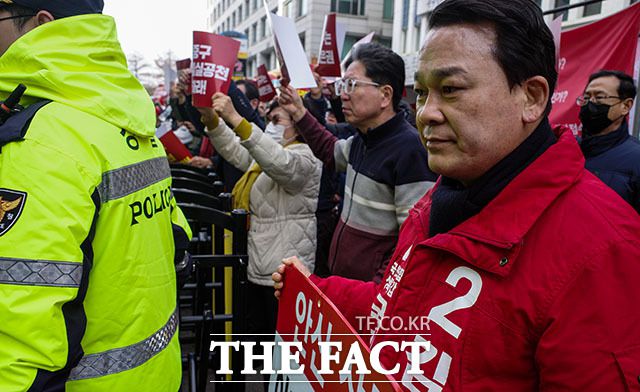 장성민 전 대통령실 미래전략기획관이 공천을 확정받으면서 탈락하게 된 김석훈 안산 상록갑 예비후보는 "경선에서 지면 깨끗하게 장 전 기획관을 돕겠다"며 경선을 요구했다. /김세정 기자