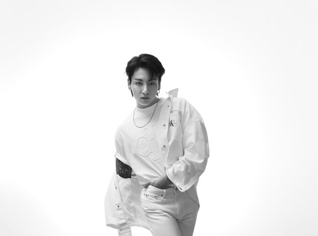 방탄소년단 정국이 패션 브랜드 캘빈클라인 화보를 공개했다. /캘빈클라인