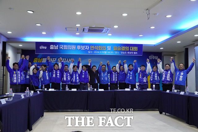 이재명 더불어민주당 대표가 11일 충남 지역을 방문해 국회의원 후보자와 광역기초 재보궐 후보자들의 총선 승리를 위해 힘을 보탰다. / 홍성 = 김아영 기자