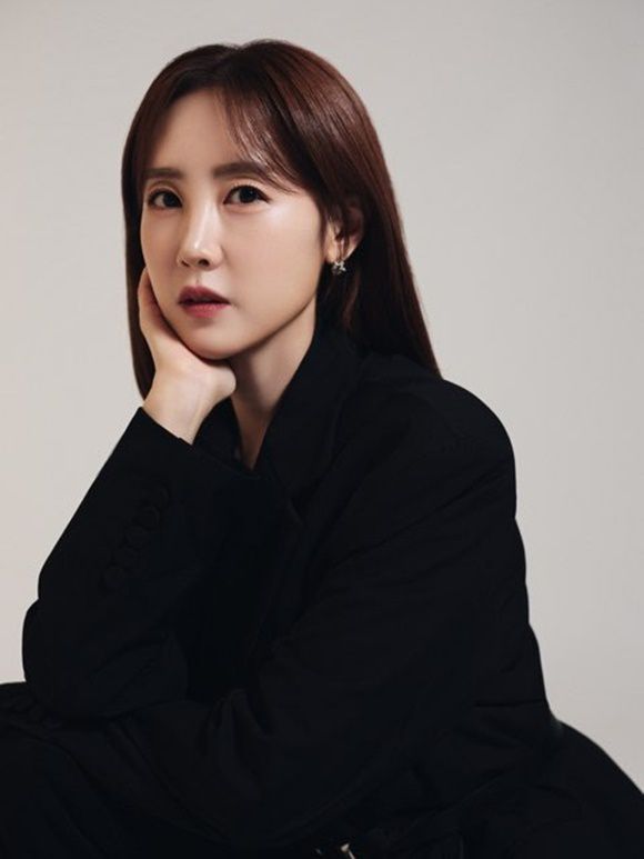 가수 별이 신곡 '진심'을 발표했다. 그는 "오랫동안 찾아 헤멘 곡"이라며 애정을 드러냈다. /콴엔터