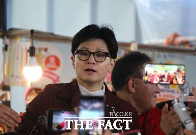 21일 서문시장에서 한동훈 국민의힘 비대위원장이 지지 연설을 하고 있다./대구=박성원 기자