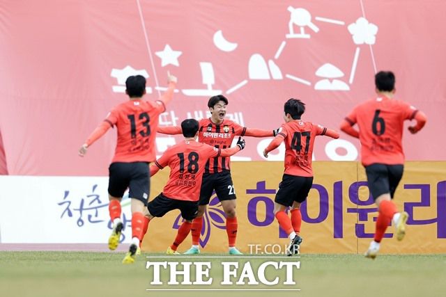 지난해와 확연히 달라진 공격력을 보이는 강원이 주말 경기에서 시즌 첫승을 기록할지 주목된다./K리그