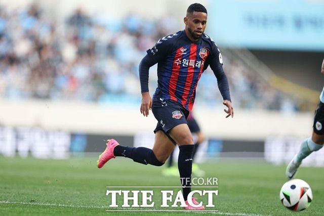 올 시즌 수원FC 공격에 활력을 불어넣고 있는 브라질 용병 안데르손./K리그