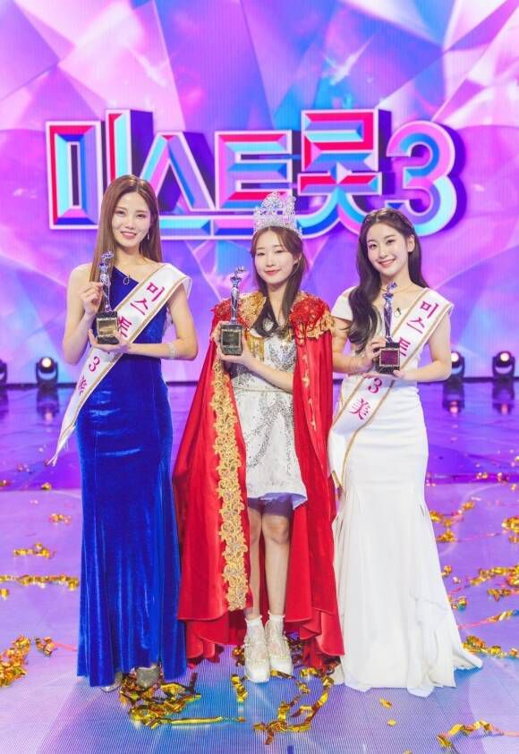 가수 배아현 정서주 오유진(왼쪽부터)이 29일 TV조선 예능프로그램 '미스트롯3' 우승 기념 인터뷰를 진행했다. /TV조선