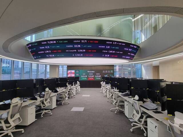 하나은행은 '외환시장 구조개선' 정식 시행을 앞두고 서울 을지로 본점에 국내 최대 규모의 딜링룸 '하나 인피니티 서울'을 개관했다. 사진은 지난 3일 개관한 하나은행 신축 딜링룸 '하나 인피니티 서울' 전경이다. /하나은행