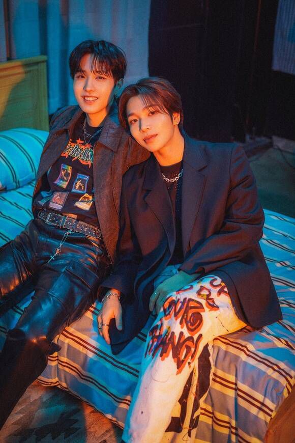 세븐어스는 지난해 7월 첫 싱글 'SUMMUS'로 시작을 알렸고 연말 'MIRROR'를 지나 첫 미니 앨범 'SPRING CANVAS'에 이르렀다. 이를 통해 보컬 듀오로서의 팀 정체성을 훌륭하게 드러냈다. /PCS엔터