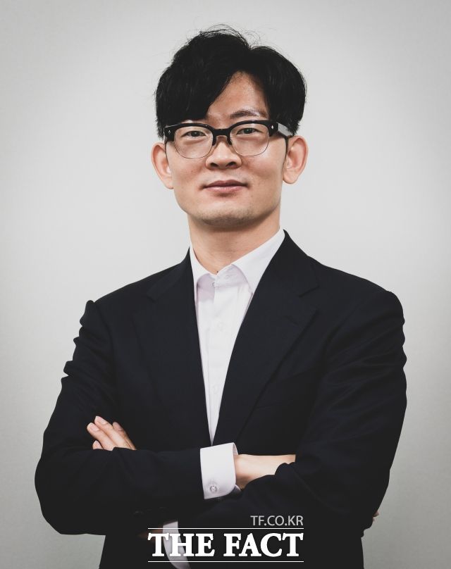 박충권 당선인은 17일 <더팩트>와의 인터뷰에서 "보수 정치의 핵심은 도덕과 책임 그리고 질서 있는 변화"라며 "보수 정치를 바로 세우는 데 소임을 다할 것"이라는 포부를 밝혔다. /국회=박헌우 기자