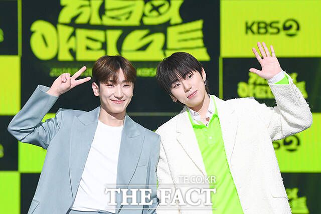 정동환(왼쪽)이 지코를 "만나 본 아티스트 중 손에 꼽을 정도로 성실하다"고 칭찬했다. /서예원 기자