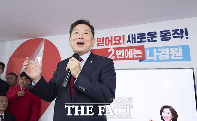 인재영입위원장을 맡았던 이 의원은 23일 영입인재 당선인들과 조찬 모임을 가졌다. /장윤석 기자