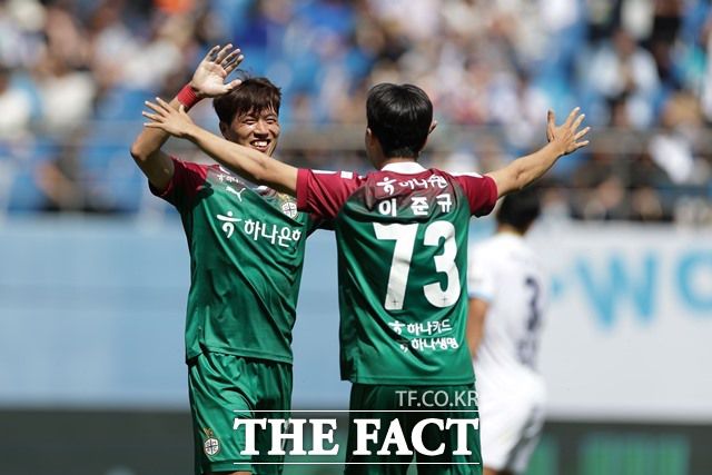 '탈 꼴찌'에 성공한 대전은 10라운드에서 김천을 상대로 첫 연승을 노린다./K리그