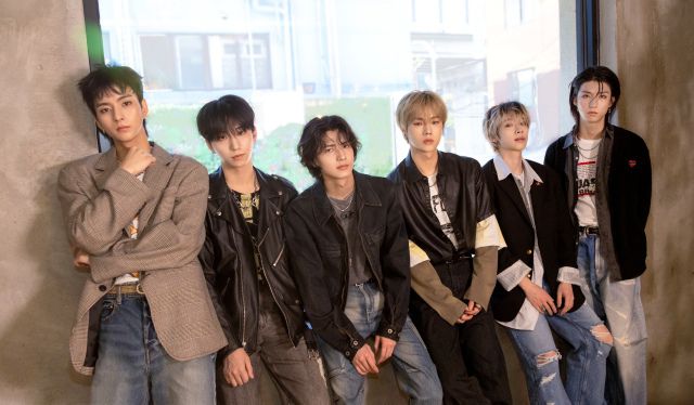 밴드 엑스디너리 히어로즈가 <더팩트>와 만나 첫 정규앨범 발매 기념 인터뷰를 진행했다. /JYP엔터테인먼트