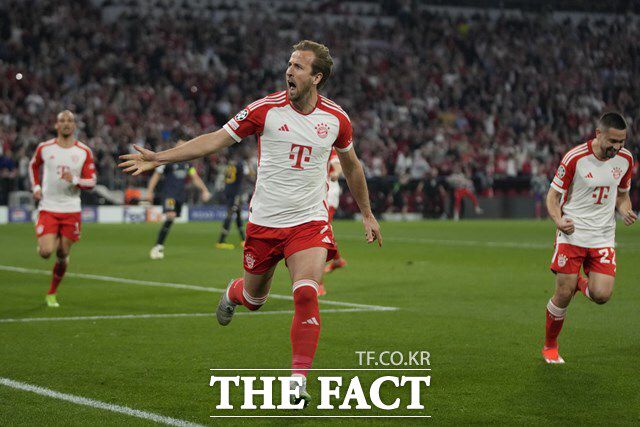 후반 페널티킥으로 2-1 역전에 성공한 케인의 골 세리머니./뮌헨=AP.뉴시스