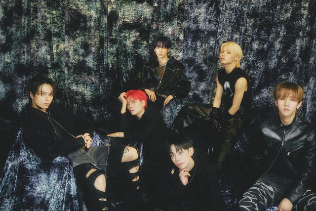 타이틀곡 'Gasoline'은 희망이 남지 않은 황폐한 어둠을 탈출하기 위해 온몸을 던져 유토피아를 향해 달려가는 여정을 담은 곡이다. 이전과 가장 다른 지점은 그간 추구했던 스트링 사운드가 아닌 강렬한 베이스 사운드를 기반으로 다이내믹하게 곡을 구성했다. /이엔터테인먼트