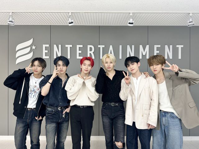 첫 정규 앨범으로 돌아온 엘라스트가 <더팩트>와 인터뷰에서 "정규 앨범이 소중하고 감사한 기회라고 생각했다. 항상 최선을 다했지만 곡 작업, 안무 창작, 연습 등 몇배 더 노력했다"고 말했다. /이엔터테인먼트