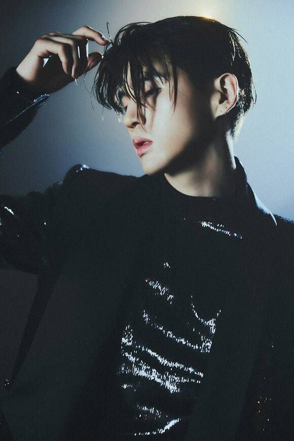 BM은 "대부분 뜨거운 이끌림에 대한 이야기인데 메시지를 담기보다 내가 어릴 적 좋아하는 음악과 지금 좋아하는 음악들을 기반으로 듣기에 좋은 음악을 만들고자 했다"고 소개했다. /RBW, DSP미디어