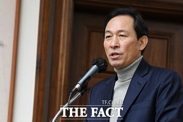 우상호 더불어민주당 의원은 박찬대 원내대표 등이 국회의장 후보군 교통정리에 나섰다는 일부 언론 보도에 "심각한 문제"라고 평가했다. /남용희 기자