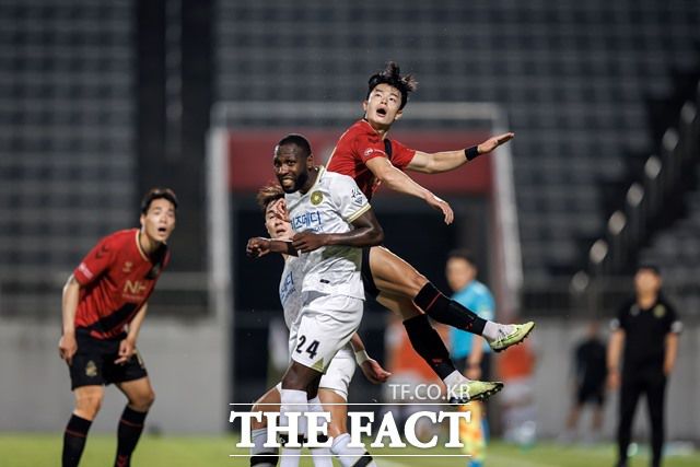 2023 플레이오프에서 격돌한 경남 FC와 김포 FC가 다시 만나 승점 3점 획득을 위한 주말 대결을 펼친다./K리그