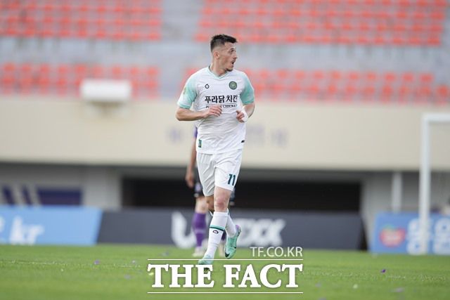 ‘하나은행 K리그2 2024’ 13라운드 MVP 영예를 차지한 김포FC 공격수 플라나./K리그