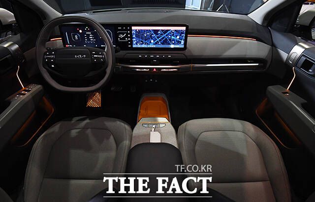 '기아 EV3 포토 미디어데이'가 22일 오후 서울 성동구 성수 기아 EV 언플러그드그라운드에서 열린 가운데 '더 기아 EV3' 차량이 전시되어 있다. /서예원 기자