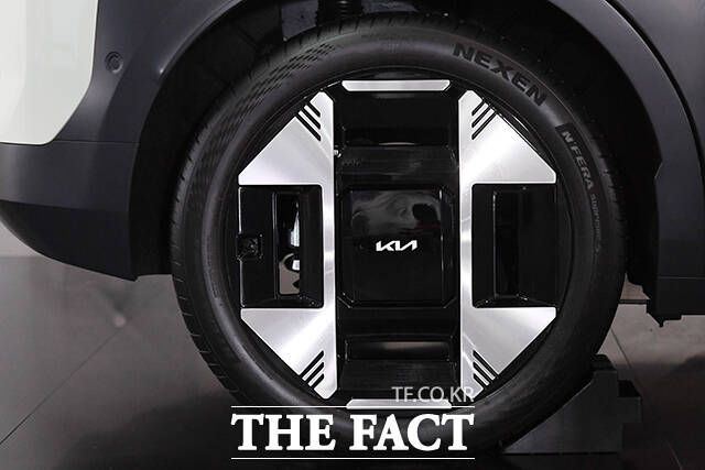 '기아 EV3 포토 미디어데이'가 22일 오후 서울 성동구 성수 기아 EV 언플러그드그라운드에서 열린 가운데 '더 기아 EV3' 차량이 전시되어 있다. /서예원 기자