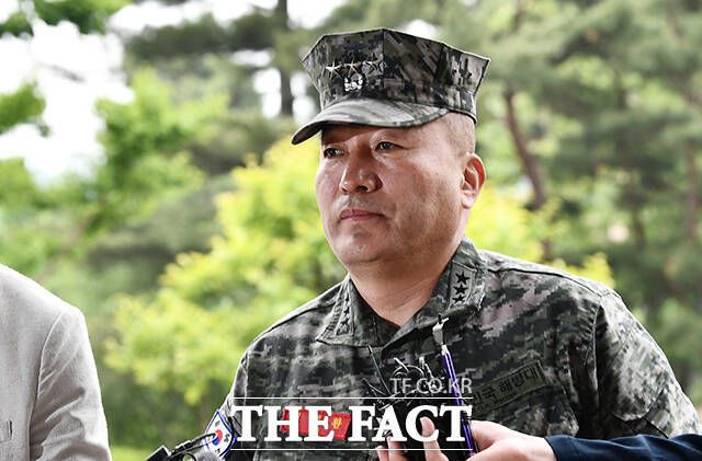 김계환 해병대 사령관이 21일 오전 경기 과천시 정부과천종합청사 고위공직자범죄수사처에 '해병대 채 상병 순직 사건 수사 외압 의혹' 관련 조사를 받기 위해 들어서고 있다. /박헌우 기자