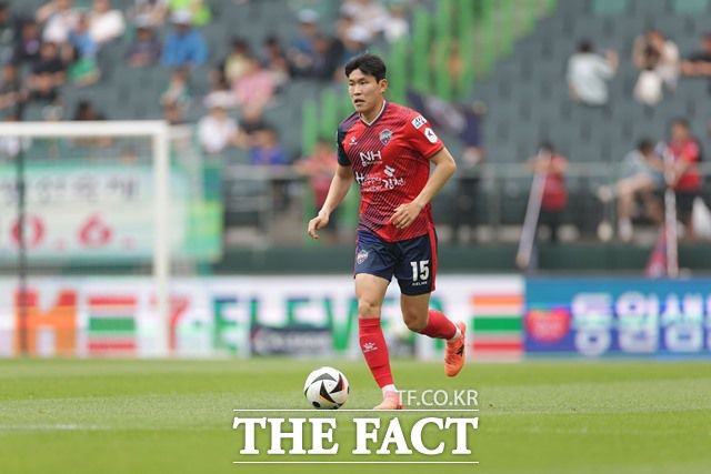 김천의 철벽 수비를 이끄는 '멀티플레이어' 김봉수./K리그
