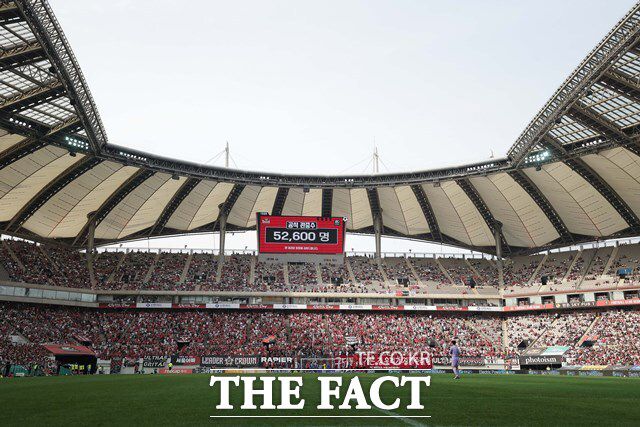 5만 2600명의 관중 운집으로 K리그1 단일경기 최다 관중 기록을 세운 5월 4일 서울월드컵경기장./K리그