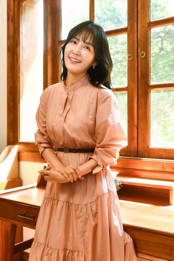 신동미는 "늦기 전에 새로운 도전을 하고 싶어서 '정상인들' MC를 맡았다"고 프로그램 출연을 결정한 이유를 밝혔다. /SBS