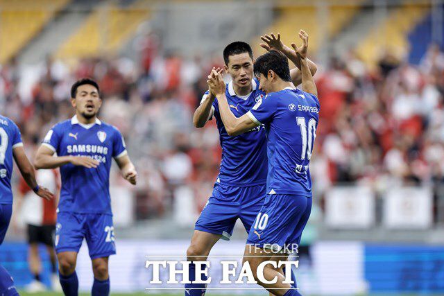 2부 리그 강등 후에도 '롤러코스터' 성적을 보인 수원삼성이 변성환 감독 체제로 옷을 바꿔입은 뒤 반전을 노리고 있다./K리그