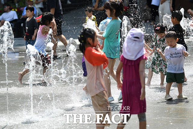 전국에 찾아온 이른 '무더위'