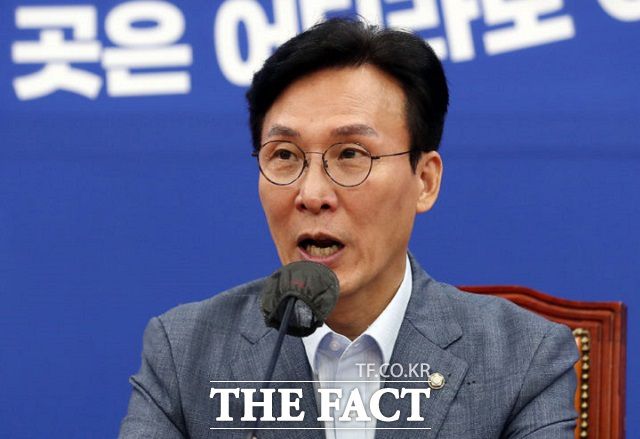 '이재명 2기 체제'를 앞두고 당내에선 여러 친명 의원들이 러닝메이트 하마평에 오르내리고 있다. 4선의 김민석 의원이 최고위원 후보로 유력하게 거론된다. /뉴시스