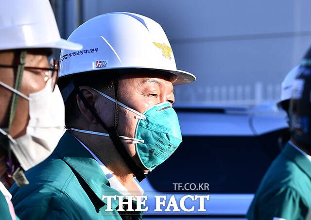 윤석열 대통이 전날 경기 화성시 일차전지 제조업체 아리셀 공장 화재 현장을 방문했다. /화성=박헌우 기자