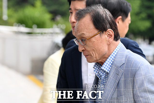 왕이 중국 외교부장이 이해찬 전 국무총리를 만나 "양국 사이 유대와 친선을 강화하기를 바란다"고 밝혔다. /남윤호 기자