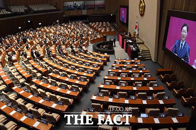 박범계 더불어민주당 의원이 2일 오후 서울 여의도 국회 본회의장에서 열린 정치·외교·통일·안보 분야 대정부질문에서 발언하고 있다. /남윤호 기자