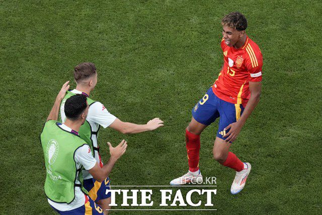 16세 362일의 나이로 유로 본선 최연소 골을 기록한 스페인의 '원더 키드' 라민 야말./뮌헨=AP.뉴시스