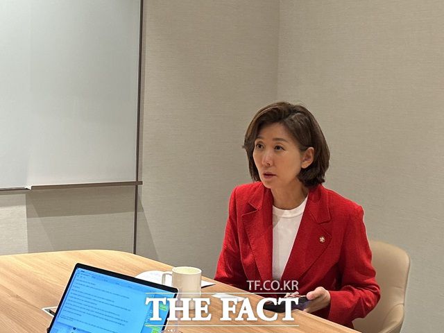 나경원 국민의힘 당대표 후보가 지난 15일 대구에서 <더팩트>와 인터뷰를 하고 있다. 나 후보는 이날 인터뷰에 "윤석열 정부 성공 없이는 보수 재집권은 없다"며 "윤 정부 성공 위해 모든 힘을 쓰겠다"고 밝혔다. /나경원 캠프 제공