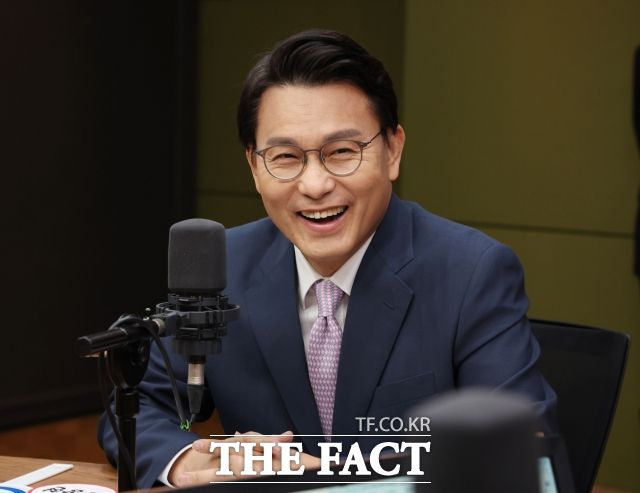 국민의힘 윤상현 당대표 후보가 17일 오전 서울 양천구 CBS 사옥에서 열린 ‘CBS 김현정의 뉴스쇼 특집’ 국민의힘 당대표 후보자 토론회에 참석해 발언하고 있다. 윤 후보는 <더팩트>와 인터뷰에서 "민주당과 싸워 승리한 DNA가 있다"며 "소신과 진정성을 가지고 끝까지 임할 생각"이라고 밝혔다. /국회사진취재단