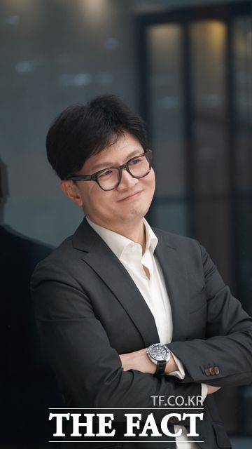 한동훈 당대표 후보는 22일 <더팩트>와 인터뷰에서 "당원과 국민들에게 가장 중요한 선택의 기준은 ‘누가 당의 변화를 가져올 사람인가’"라며 "제가 가장 변화를 크게 외쳤고, 그 부분에서 다른 후보와 차별점이 있다"고 밝혔다. /한동훈 캠프 제공