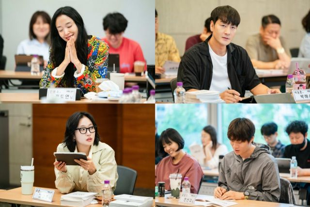 배우 전도연 박해수 진선규 김고은(왼쪽 위부터 시계방향)이 넷플릭스 새 시리즈 '자백의 대가'로 호흡을 맞춘다. /넷플릭스