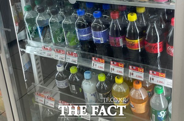27일 서울 시내 한 편의점에 음료 제품이 진열돼 있다. /문은혜 기자